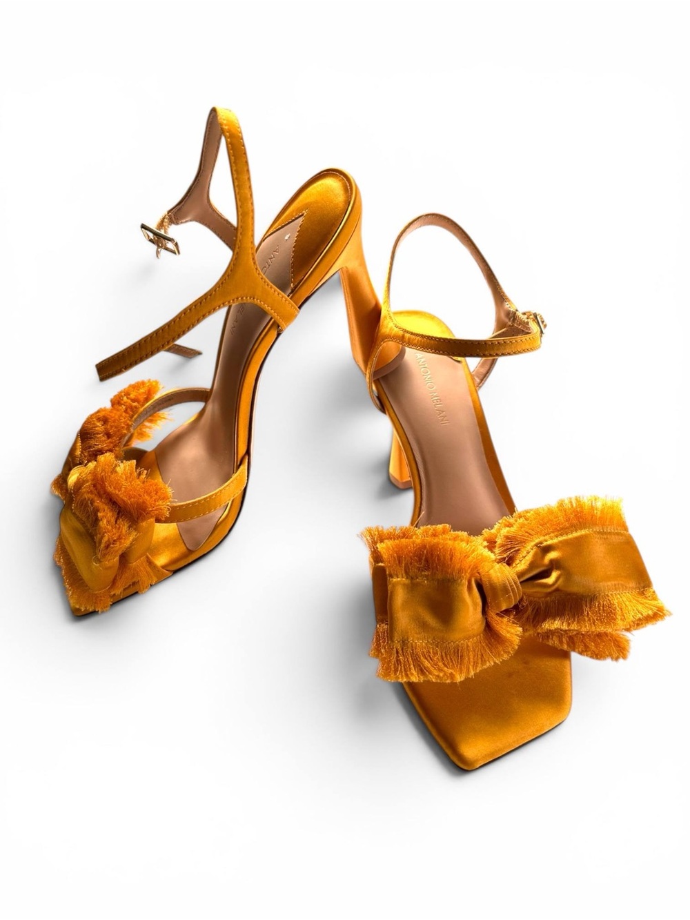 Antonio Melani Women Mustard Satin Fringe Bow Sandals Sculptural Heel Size 8 - Picture 5 of 13